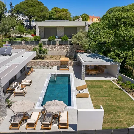 Willa Emerald Estate *