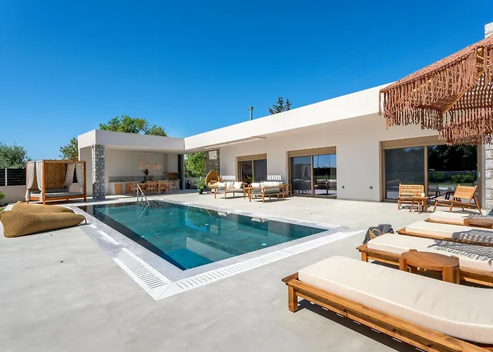 Emerald & Ruby Asgourou